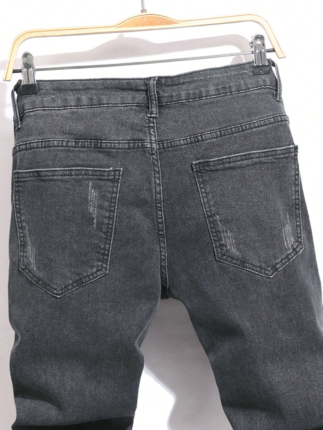 Men’s Distressed Jeans with Details – Dallas Jeans