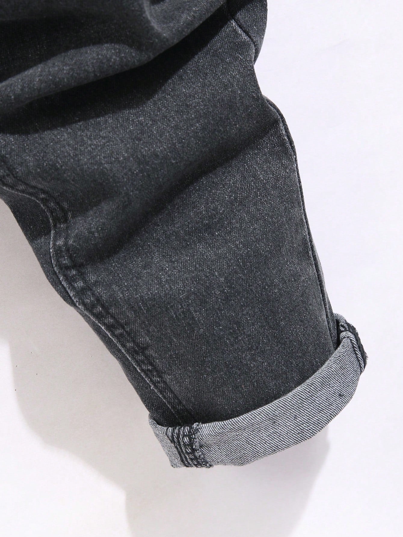 Men’s Distressed Jeans with Details – Dallas Jeans